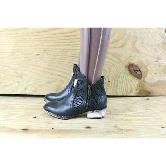 New Sterling River Boots Womens 7 Black Leather Cowboy Western Perforated Ankle - Picture 1 of 8